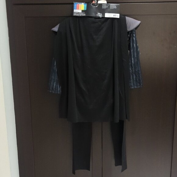 Disney Star Wars Darth Vader Costume with Light-Up Feature - Size S 4-6 NWT - Picture 5 of 10
